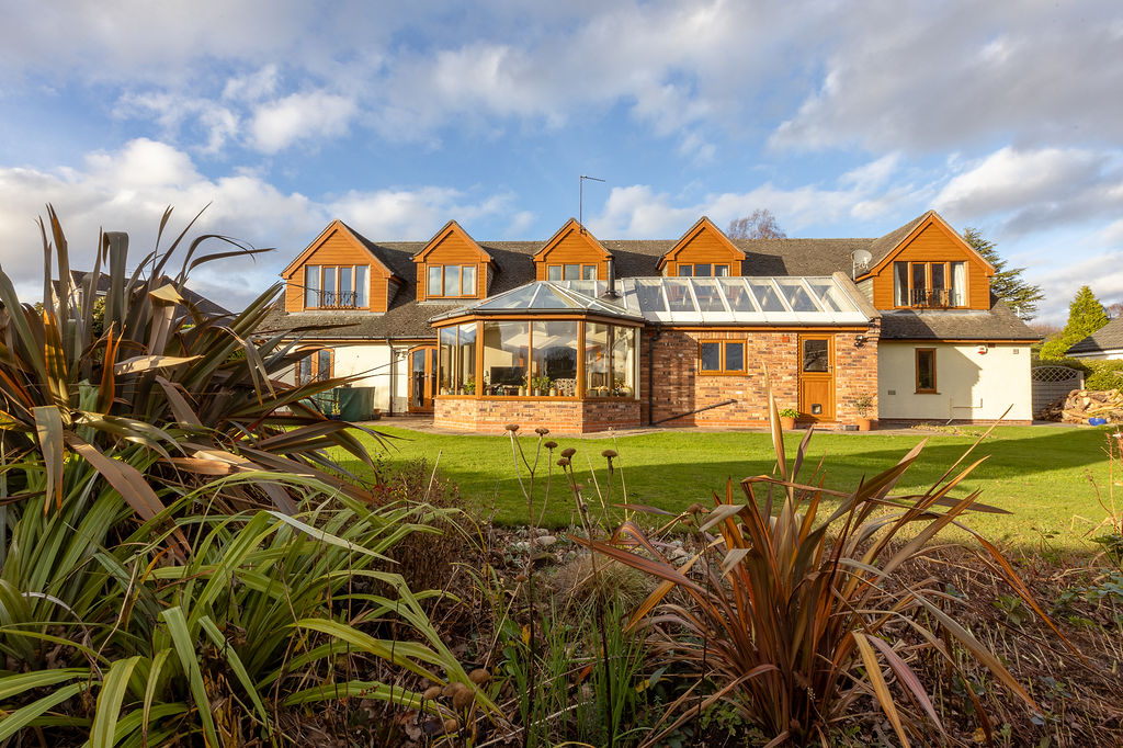 Gayton Parkway, Wirral, CH60