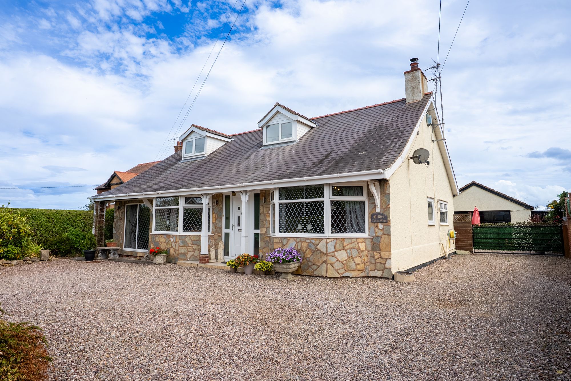 Liverpool Road, Buckley, CH7